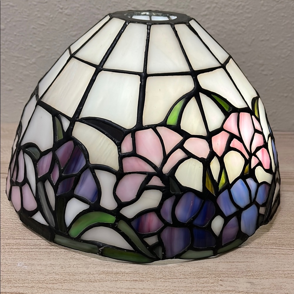 Vintage Dale Tiffany Lamp Shade - Picture 5 of 16